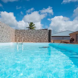 Jacuzzis Et Piscine Au Centre De Appartement Port-Louis